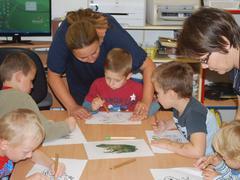 Žába leze do bezu...