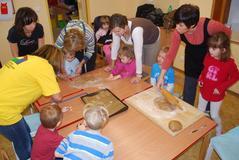 Pečení perníků v mateřské škole