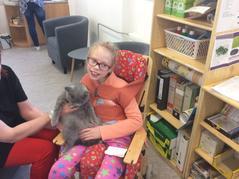 Kočka Ema na návštěvě