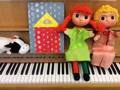 O dvanácti měsíčkách