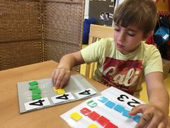 DRUHÁCI pilně pracují...