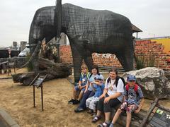 DRUHÁCI OPĚT V ZOO