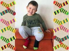 Školkáčci si dali na každou nožku jinou ponožku