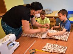 Dopoledne se švadlenkou