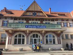 DRUHÁCI PILNĚ PRACUJÍ...