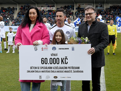 Král Milan obdaroval školu