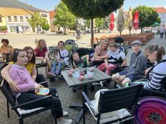 VIII. třída v cukrárně