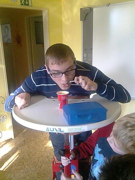 standa svačí vstoje.jpg, 450x600, 44.22 KB